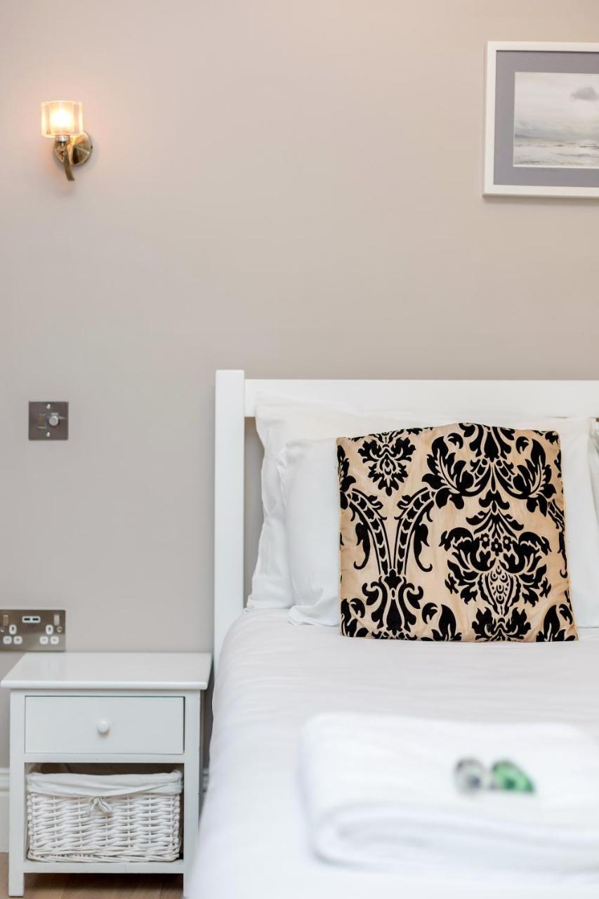 72 Hatherley Court * Londra